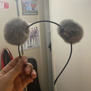 Pompom hair accessory